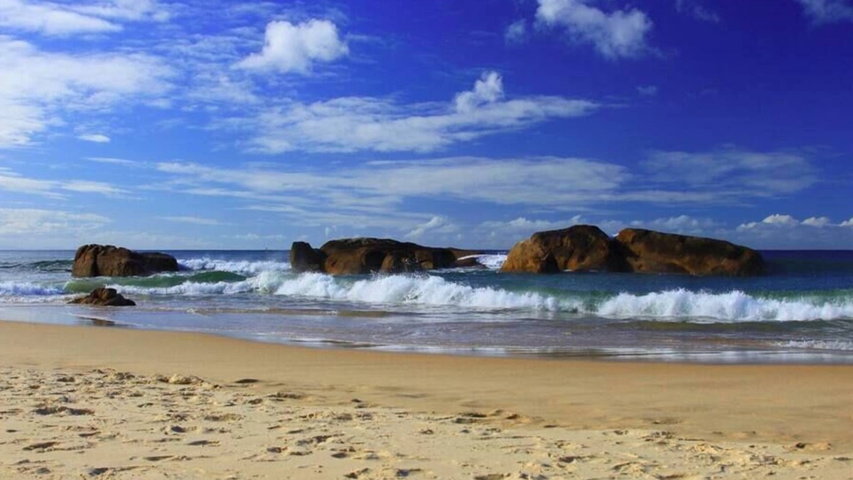 South West Rocks House | Air Conditioning * Secured Parking * BBQ * No Linen