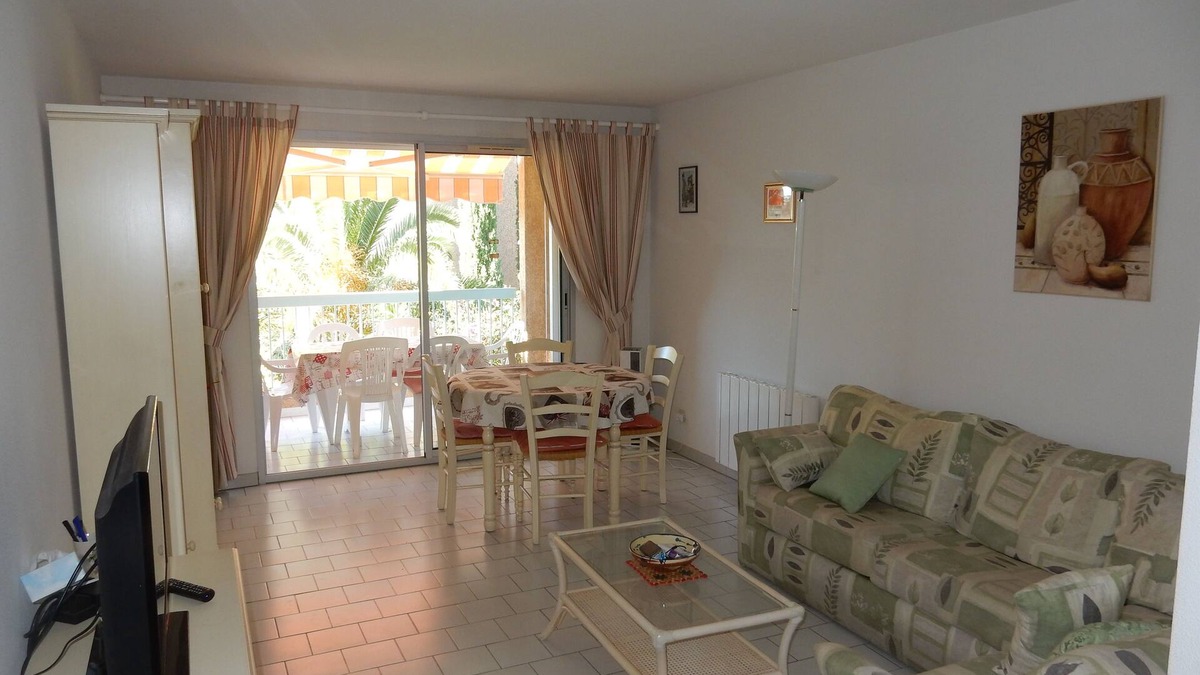 Cavalaire-sur-Mer Apartment | AIR-CONDITIONED APARTMENT WITH SWIMMING POOL IN RESIDENCE