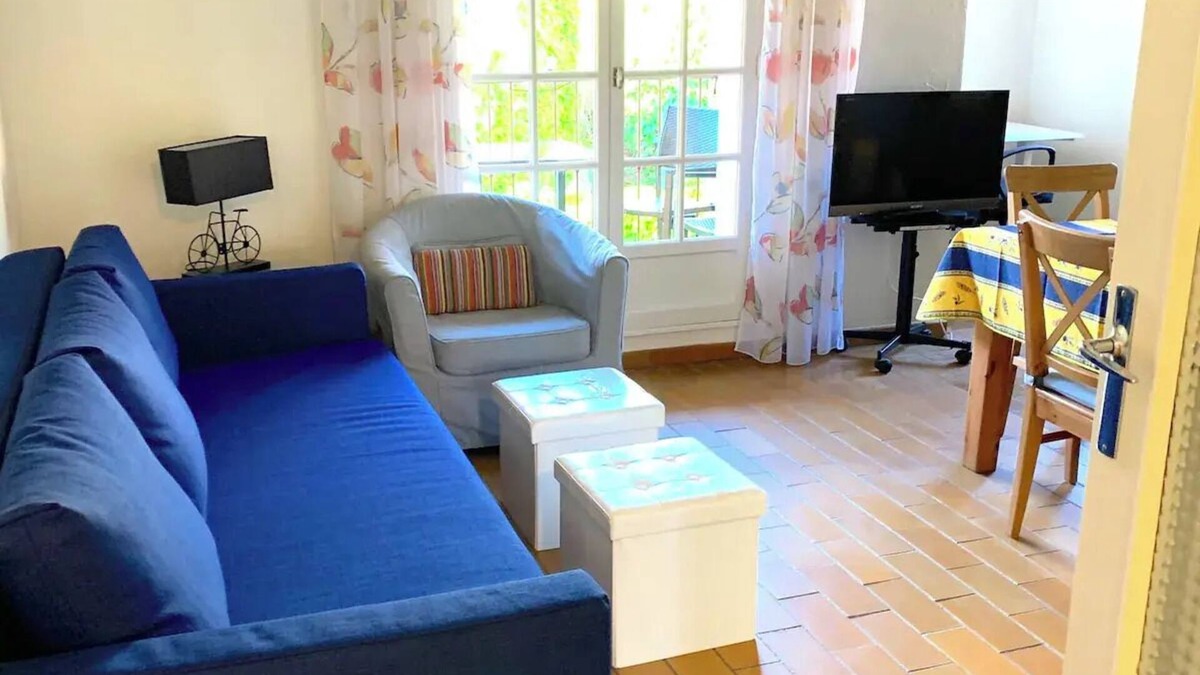 La Garde-Freinet Apartment | Air-conditioned apartment in the heart of the village
