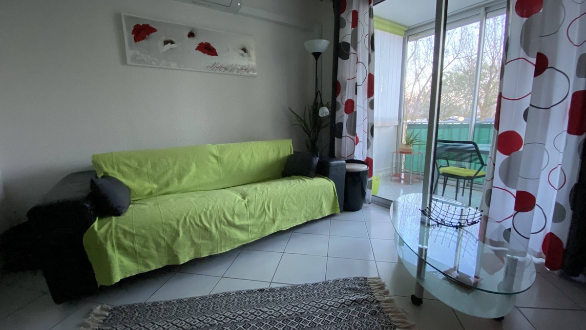 Marseillan Plage Apartment | Air-conditioned studio with garage, direct beach access