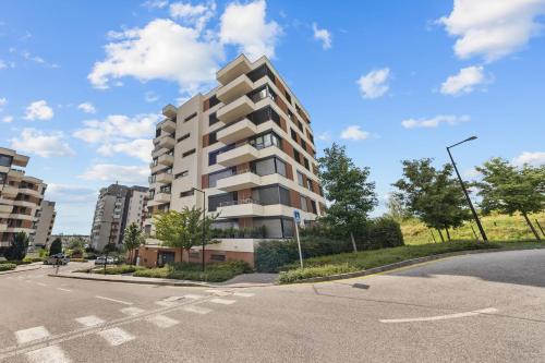 Raca Apartment | Air-conditioned, 2 room Apartment with balcony, new building Rača