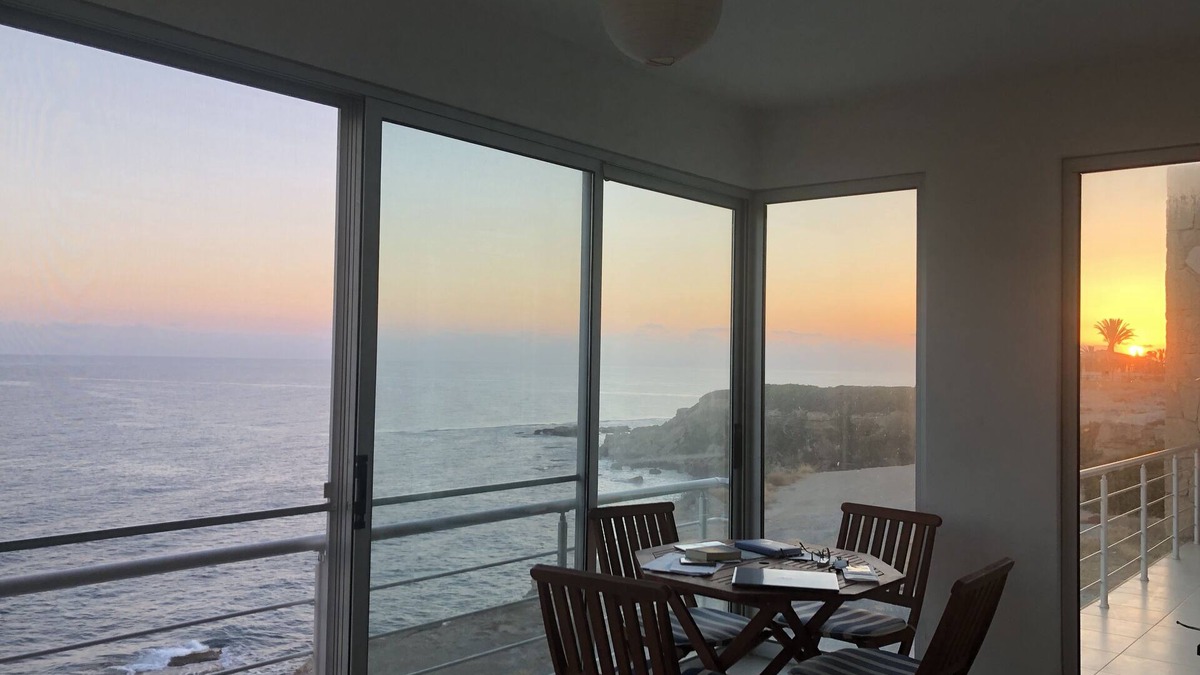 Kucukerenkoy Apartment | Air-conditioned Apartment As Close To The Sea As You Can Get