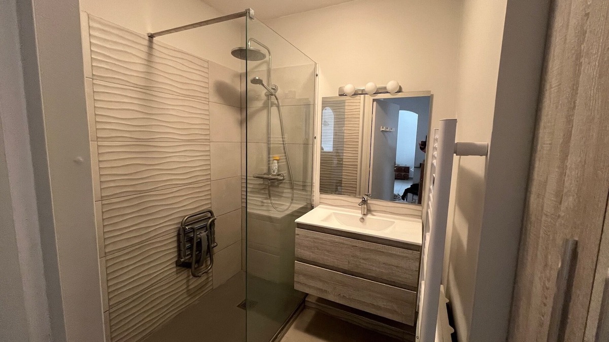 Celleneuve Apartment | Air-conditioned apartment in secure residence