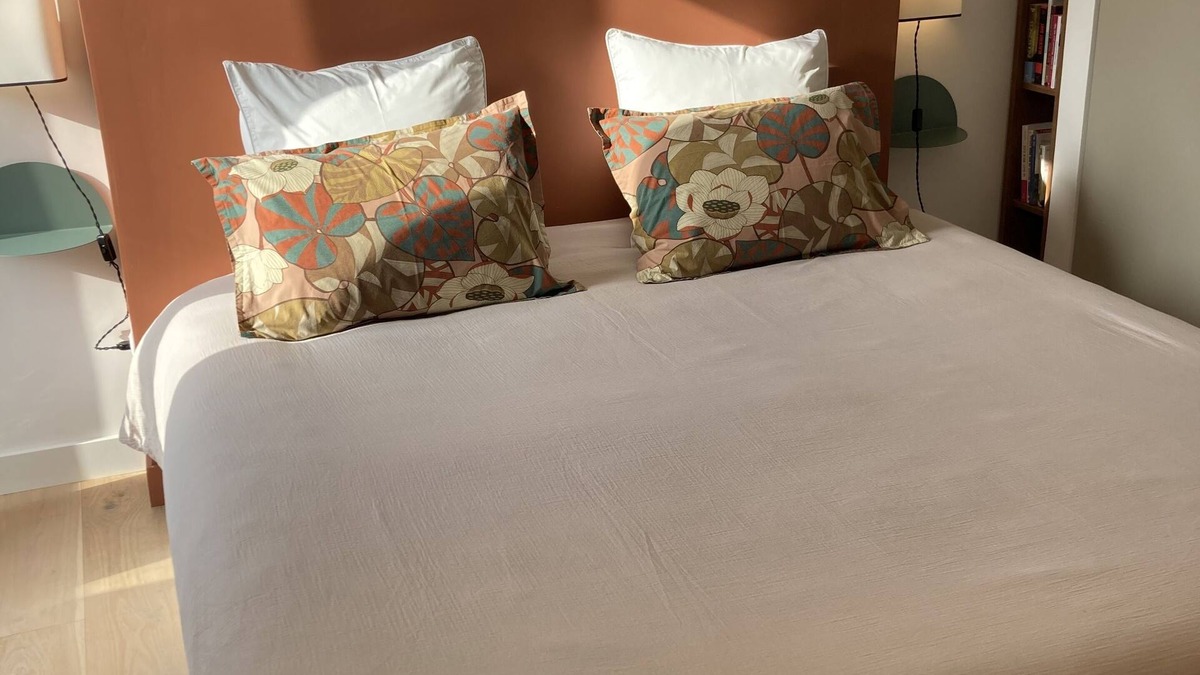 Saint-Lambert Apartment | Air-conditioned apartment with sea view 2 minutes from the beach