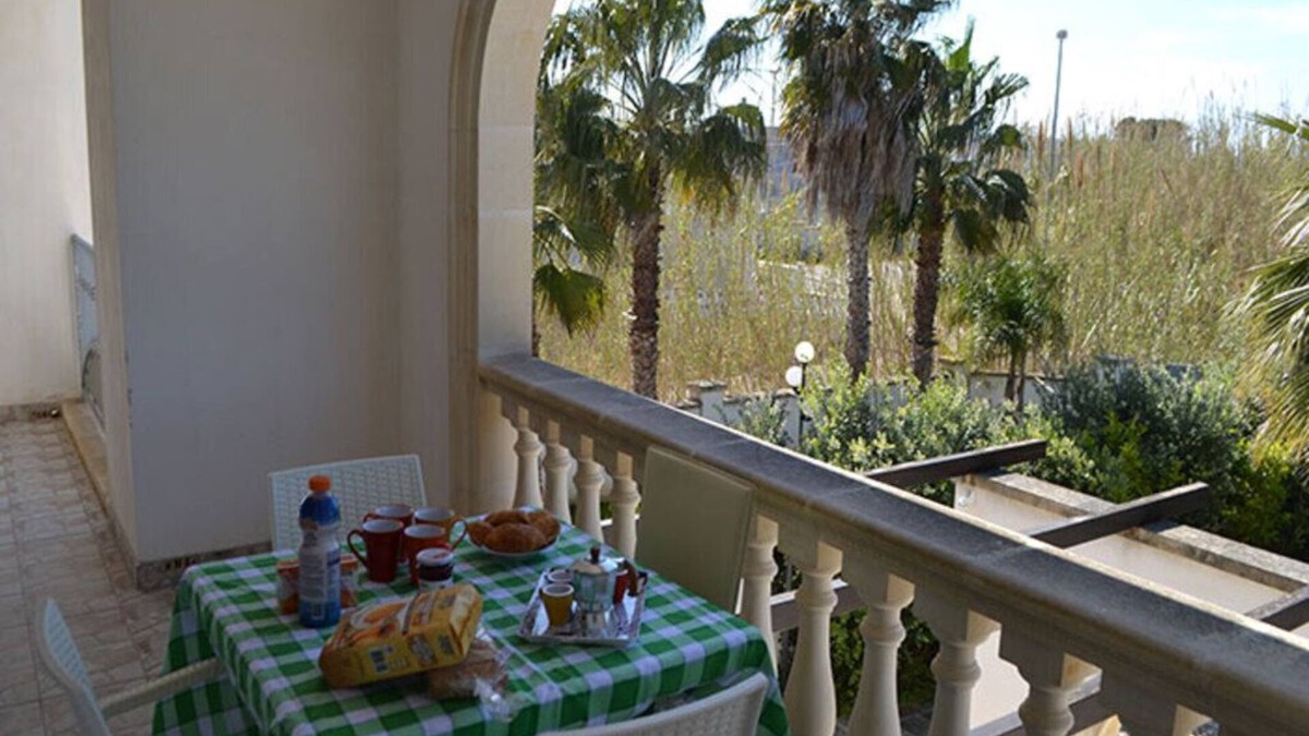 Roca Vecchia Apartment | Air-conditioned Apartment Near The Beach With Spacious Balcony & Garden, Pets