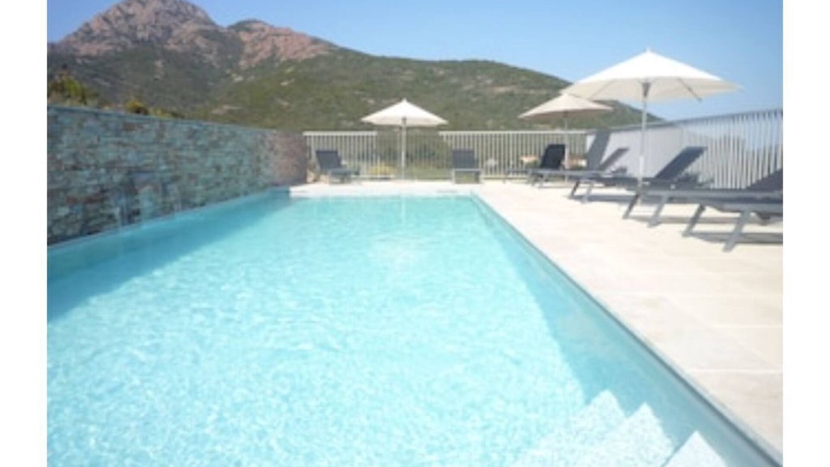 Galeria Apartment | Air-conditioned apartment, heated pool, wifi, 2 bedrooms, 7 min beach, 1 min river