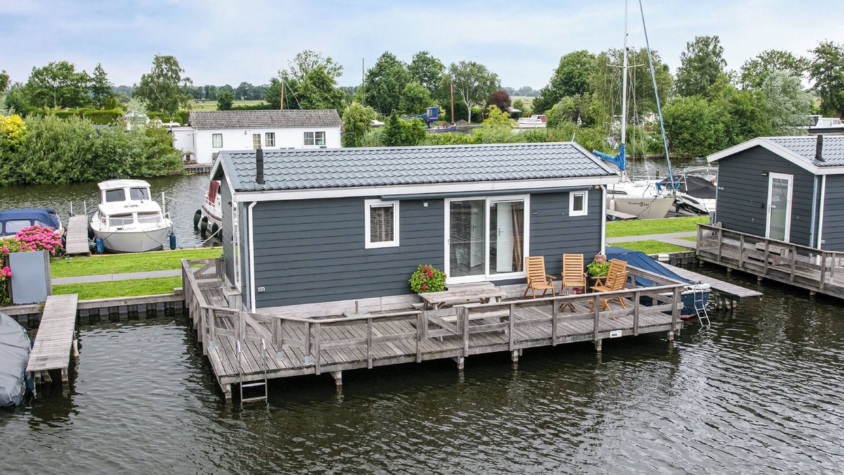 Municipality of Stichtse Vecht Boat Rental | Air-conditioned chalet on the Loosdrecht lakes
