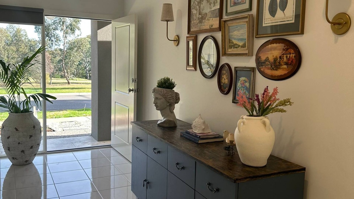 Melton South House | Air-conditioned, Cosy and Comfortable on Riverside