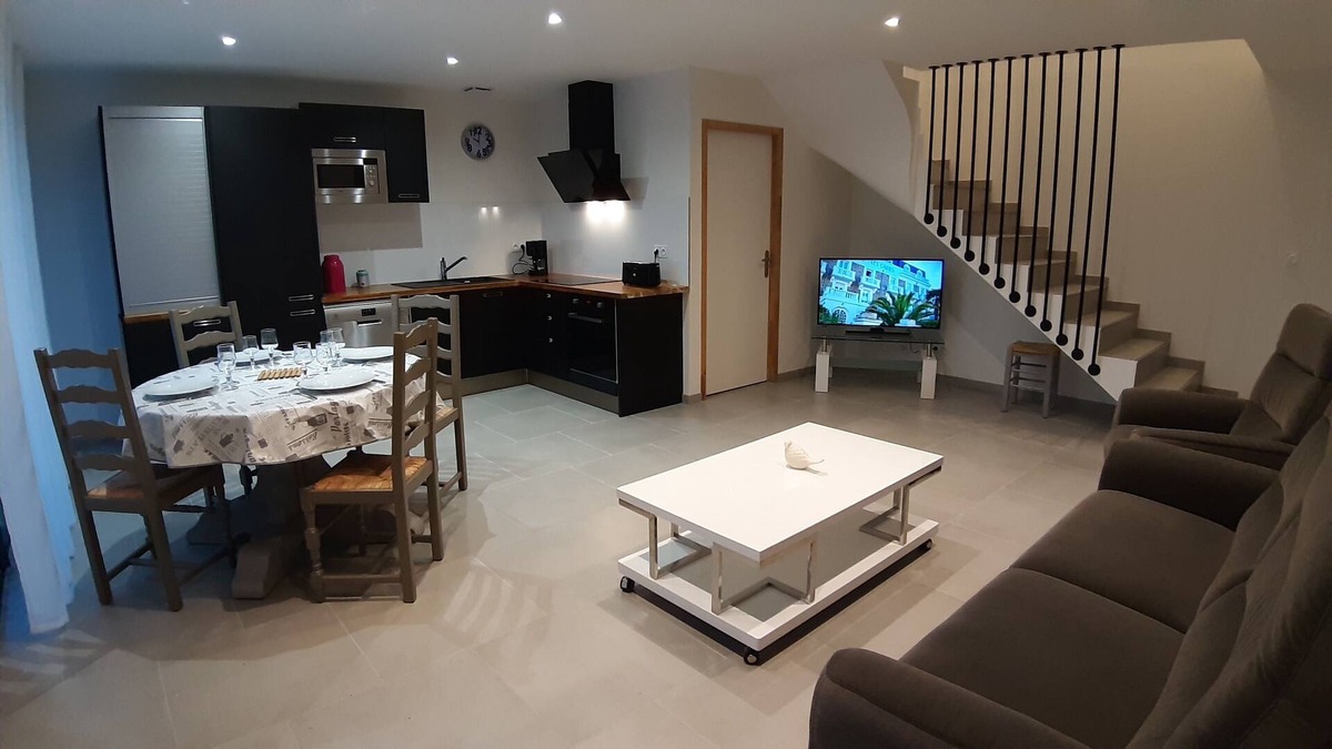 Othis Apartment | Air-conditioned cottage 4 people / 3 bedrooms: Asterix / MerdeSable / A1 / Paris / RoissyCDG NEUF