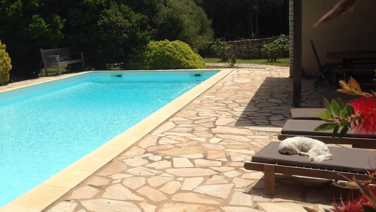 Bonifacio House | Air-conditioned detached house with private pool access
