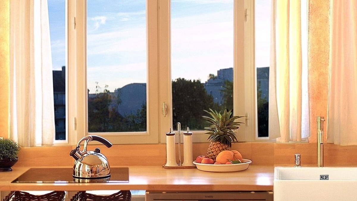 Tours City Centre Apartment | Air conditioned duplex in a 19th century mansion centrally located with parking