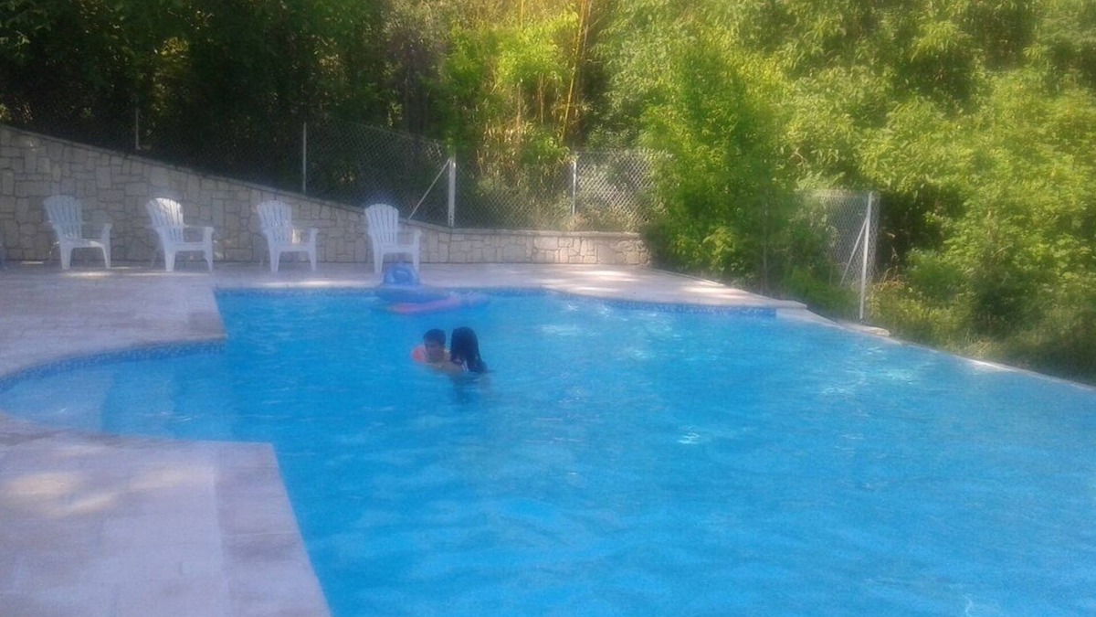 Clairac House | Air-conditioned Family room 4 p. with terrace, river view and pool access
