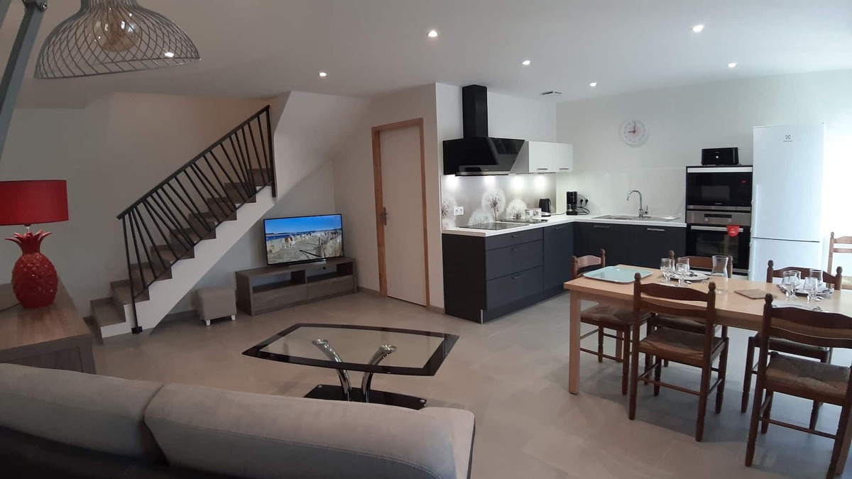 Othis Apartment | Air-conditioned gîte for 4 people, 2 bedrooms, near Senlis, Paris, Roissy, NEW