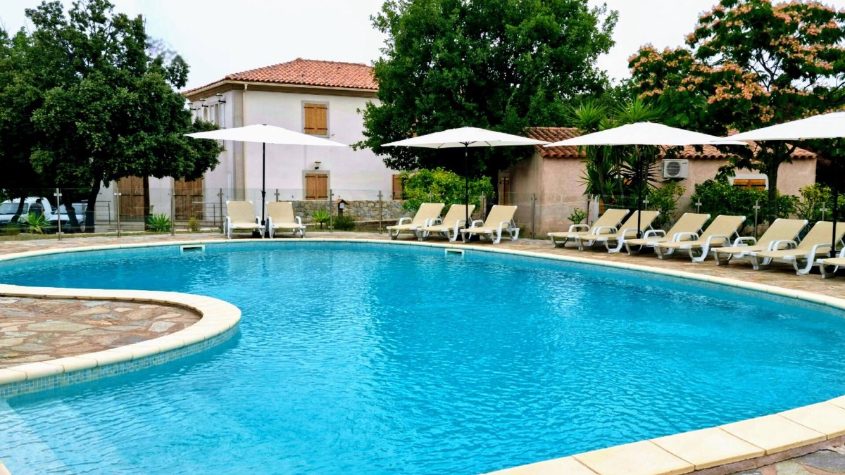 Pigna Villa | Air-conditioned luxury villa with swimming pool, 1 km from the beach.