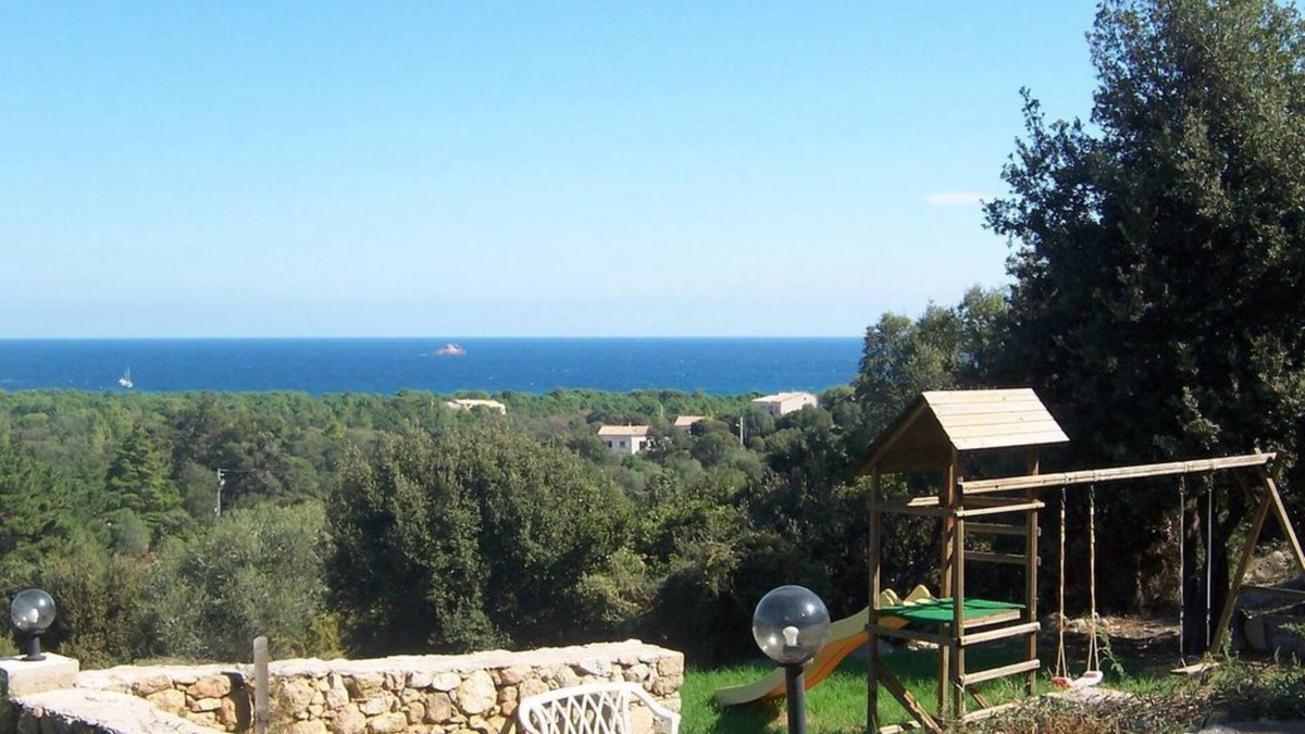 Sainte-Lucie-de-Porto-Vecchio House | Air-conditioned mini-villa with sea view, park, boules and table tennis.
