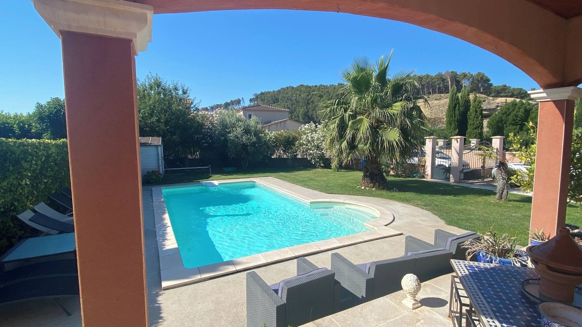 Barbentane House | Air-conditioned room in spacious villa with swimming pool