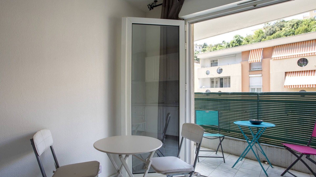 La Madeleine Apartment | Air-conditioned studio district Bornala