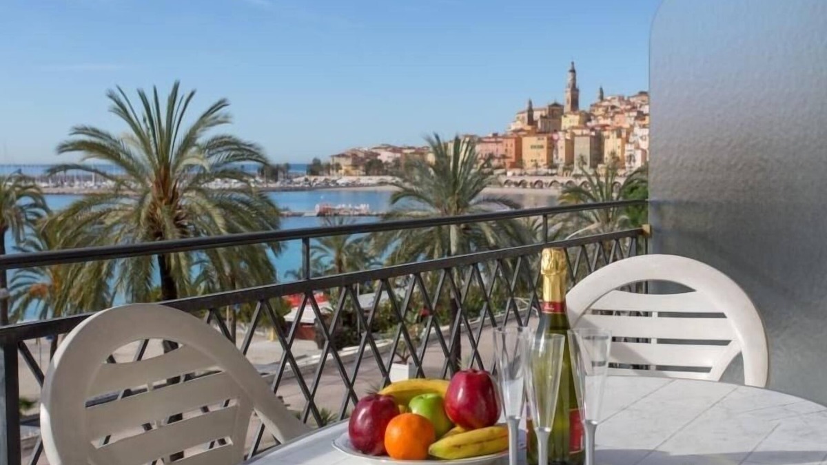 Menton Apartment | Air-conditioned studio with sea-facing terrace in Menton