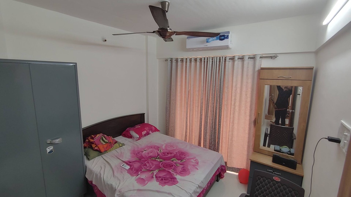 Uddar Apartment | Air-conditioned suite 2 bed and living with gallery
