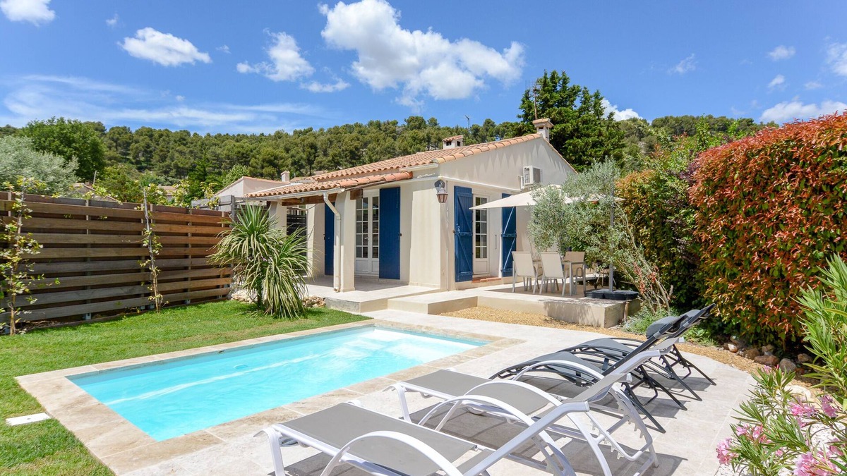 Bouc-Bel-Air Villa | Air-conditioned villa with garden private pool