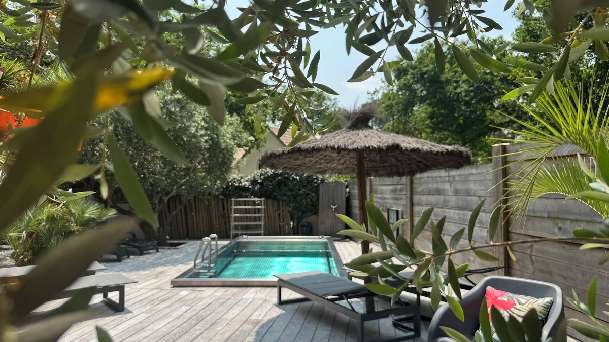 Biscarrosse House | Air-conditioned villa on golf course, heated pool: 1km from lake, 5km from ocean