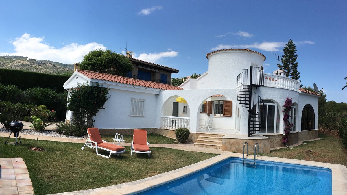 Alcossebre Villa | Air-conditioned Villa with WiFi and Heated Private Pool in Beautiful Garden