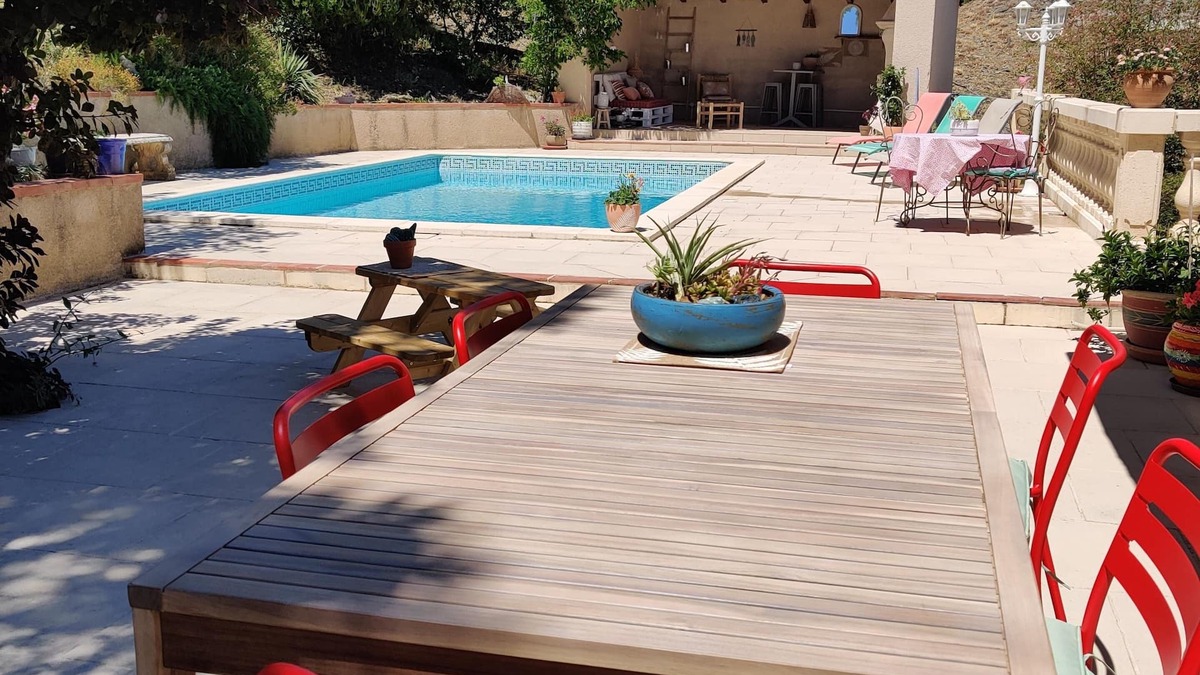 Torderes House | Air-conditioned villa with swimming pool among the cork oaks.