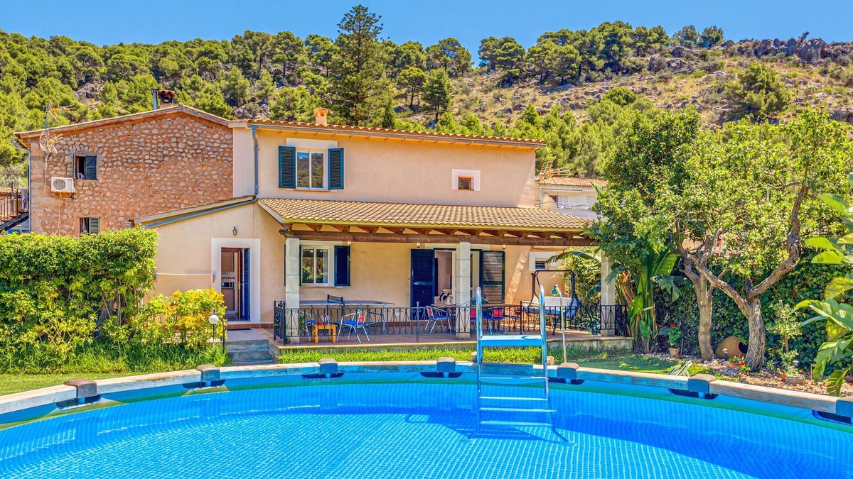 Puerto de Soller Villa | Air-Conditioned Villa near the Beach with Pool, Garden, Terrace & Wi-Fi;