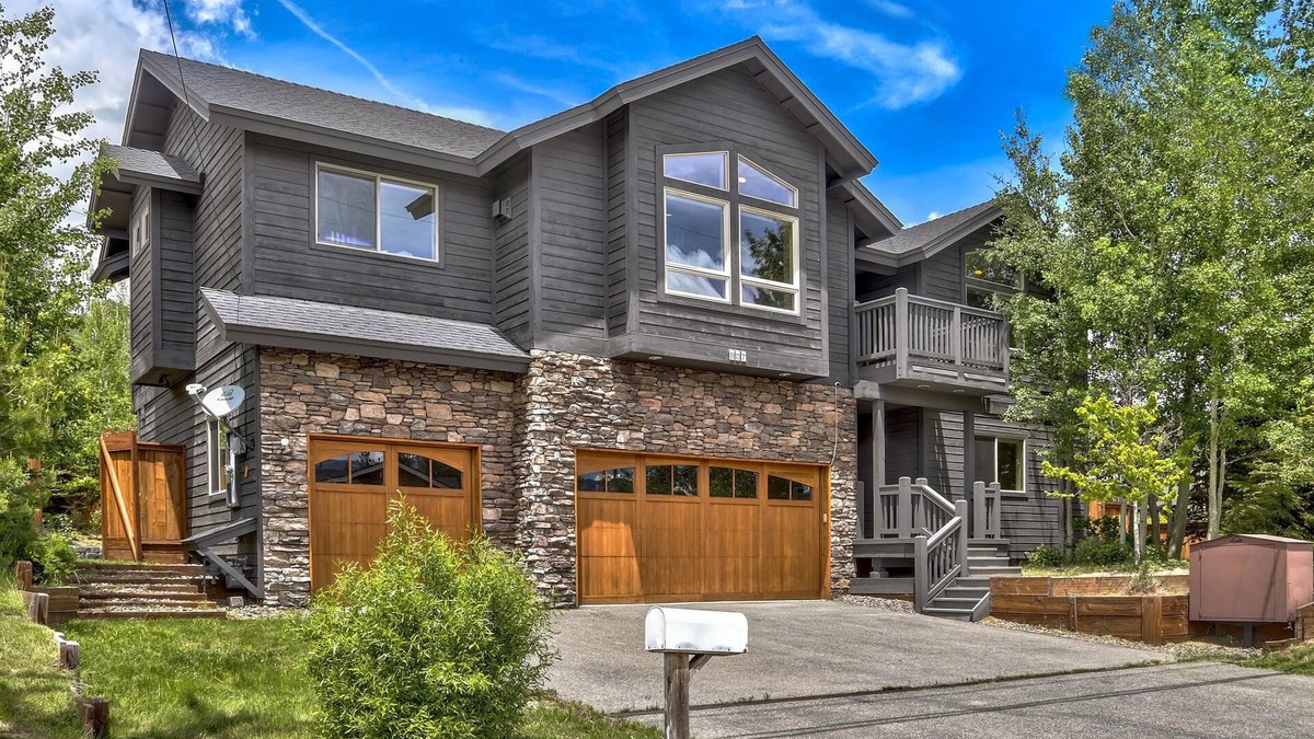 Mountain View Estates Cabin | Air Conditioning, Private Hot Tub, Pet Friendly, Near Lake, Bunks, Extra Kids Allowed
