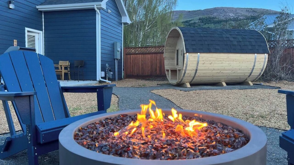 Anaconda Cottage | Air Conditioning, Sauna, Fire Pit, Dog Friendly