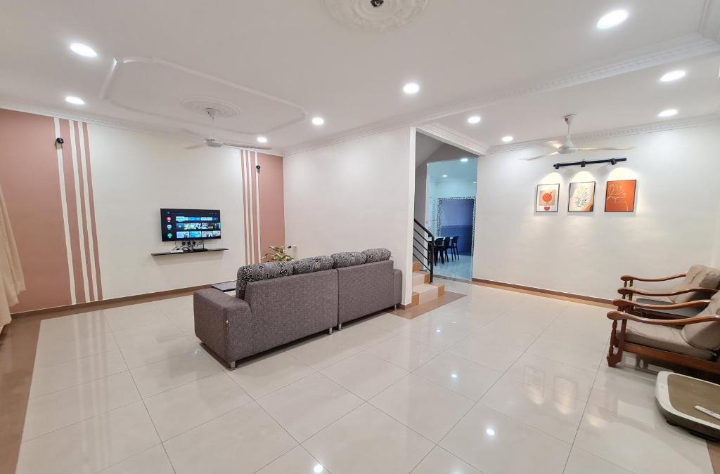 Simpang House | Air-home M9 Simpang near Aulong Econsave, 4BR, 10pax, Netflix