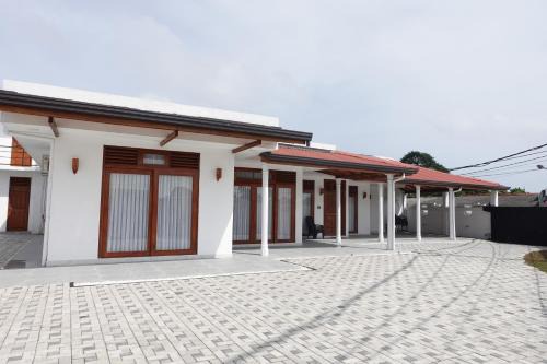 Rathmalana Villa | AirBlue Villa