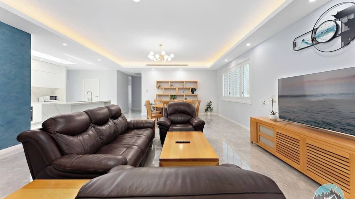 Fairfield House | Aircabin - Fairfield - Modern - 6 Bedrooms House