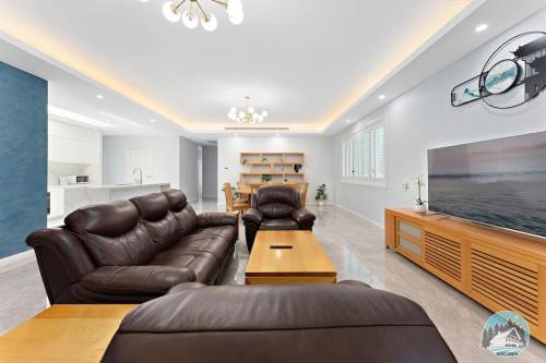Fairfield House | Aircabin - Fairfield - Modern - 6 Bedrooms House