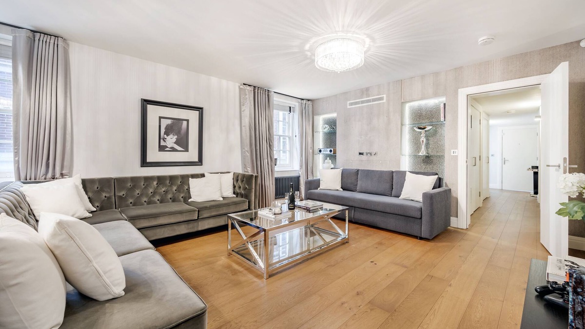 Covent Garden Apartment | Aircon 2 Bedr/3 Beds/2 Bath Covent Garden