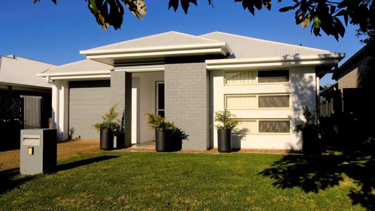 North Lakes House | AirCon House Near Westfield North Lakes nn