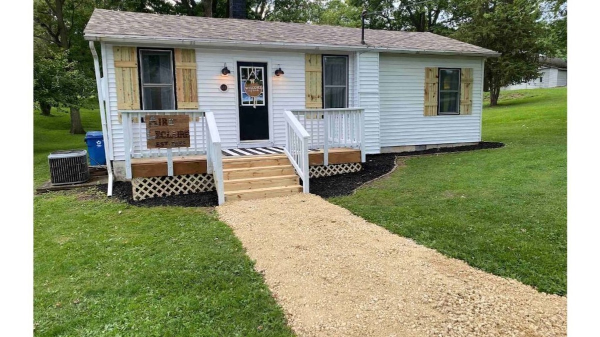 Le Claire House | Aire Leclaire 2 bedroom home