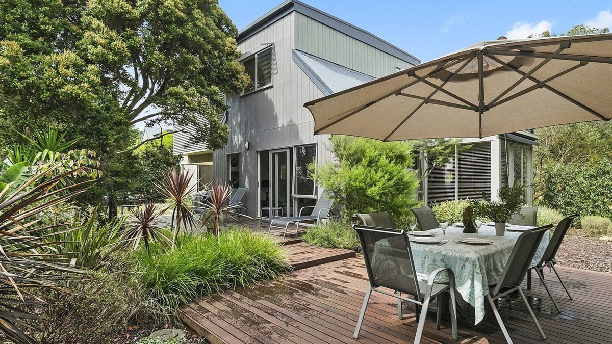 Aireys Inlet House | Airey's Oasis - Central to The Beach & Shops.