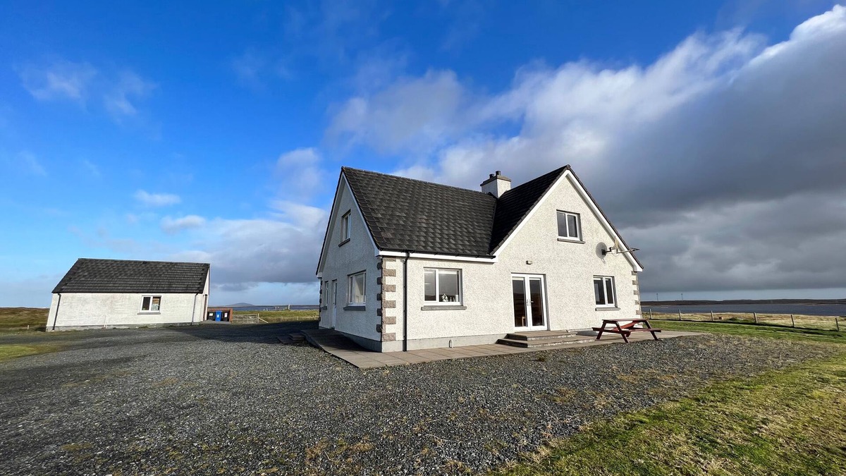 Homore Cottage | AIRIGH NAM FIADH, family friendly, with open fire in Creagorry