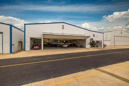 Haslet House | Airplane Hangar Loft - Coolest Stay in Fort Worth