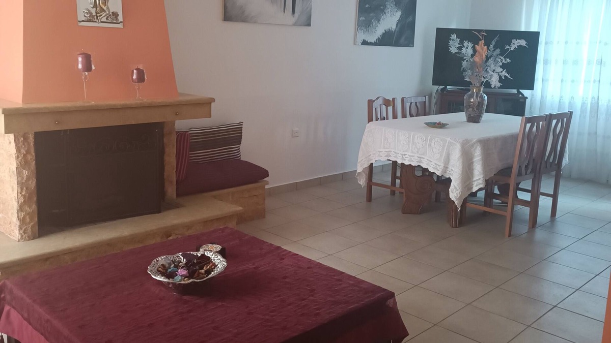 Agia Paraskevi House | Airport-Athens house 20' both directions by car. Family-sized & pets friendly!
