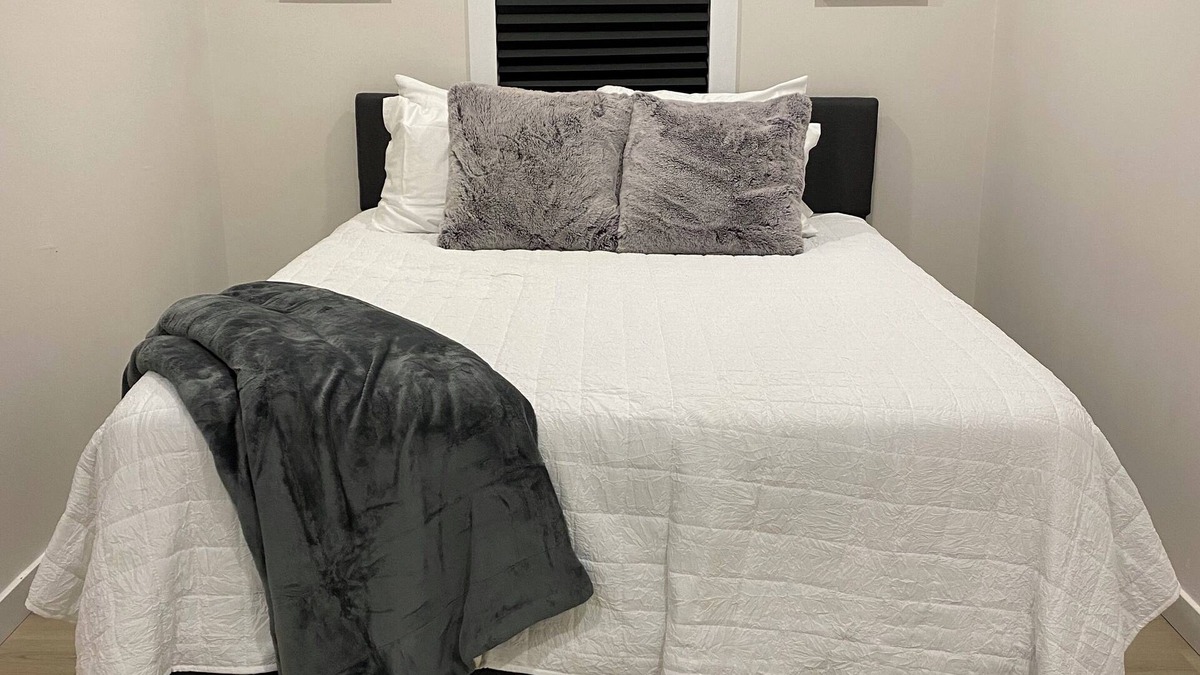 Coraopolis House | Airport bungalow