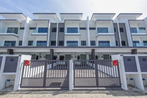 Sepang House | Airport #KLIA#KLIA2#MitsuiBrandOutlet#Landed House