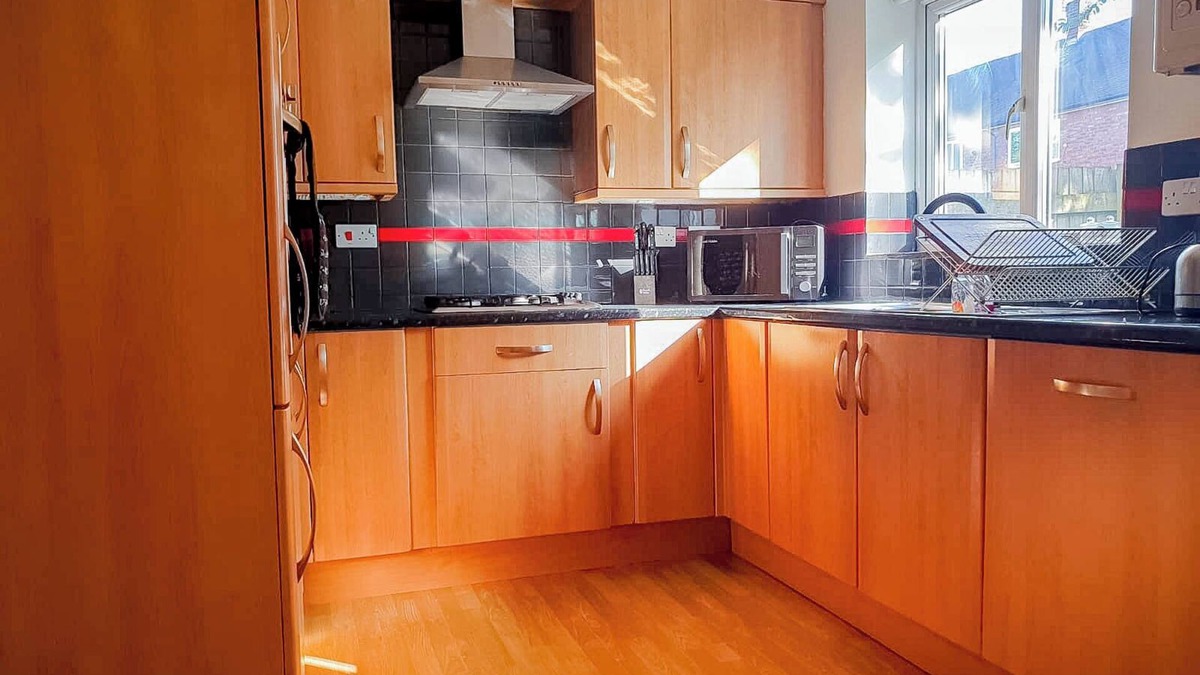 Broadheath Apartment | Airport Lounge - 3Bed 6 Persons