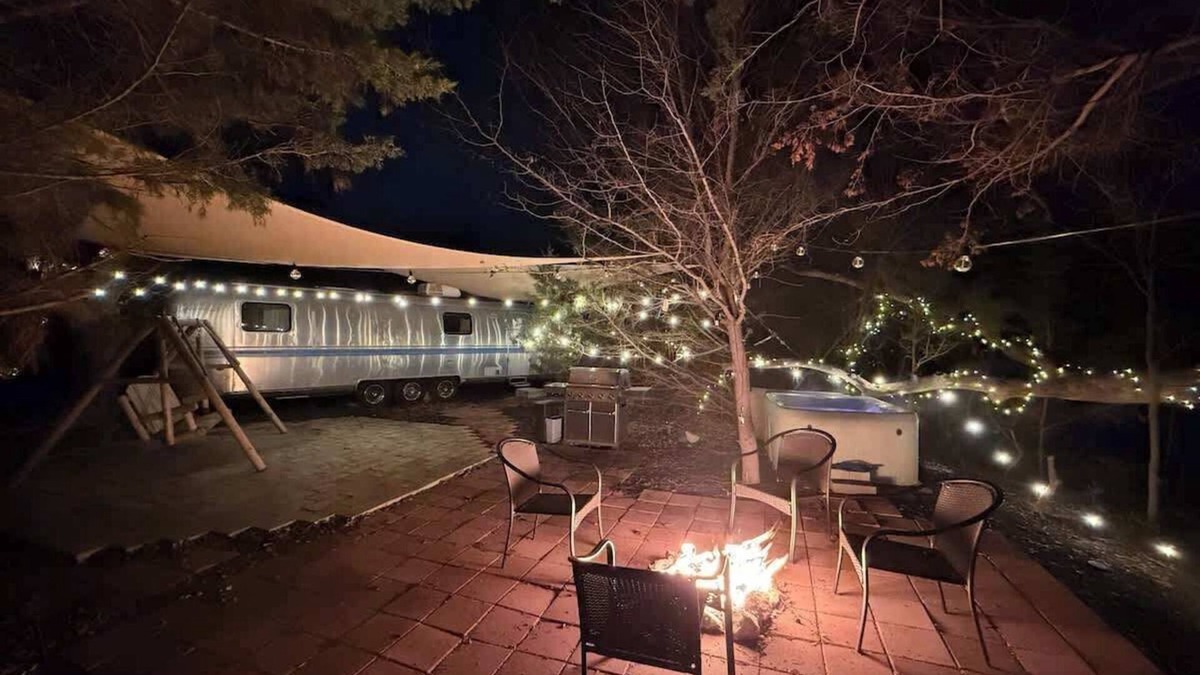 Lawton House | Airstream w flush toilet, city water, hot tub