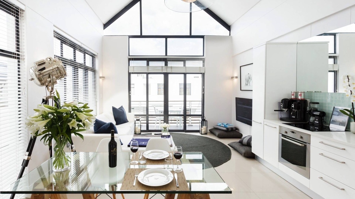 Big Bay Apartment | Airy & bright loft directly on the beach in Big Bay