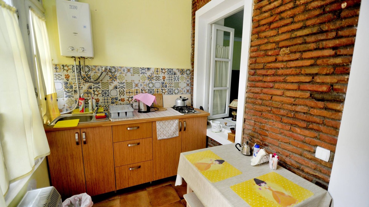 Chugureti Apartment | Airy Central Tbilisi Apartment With Patio