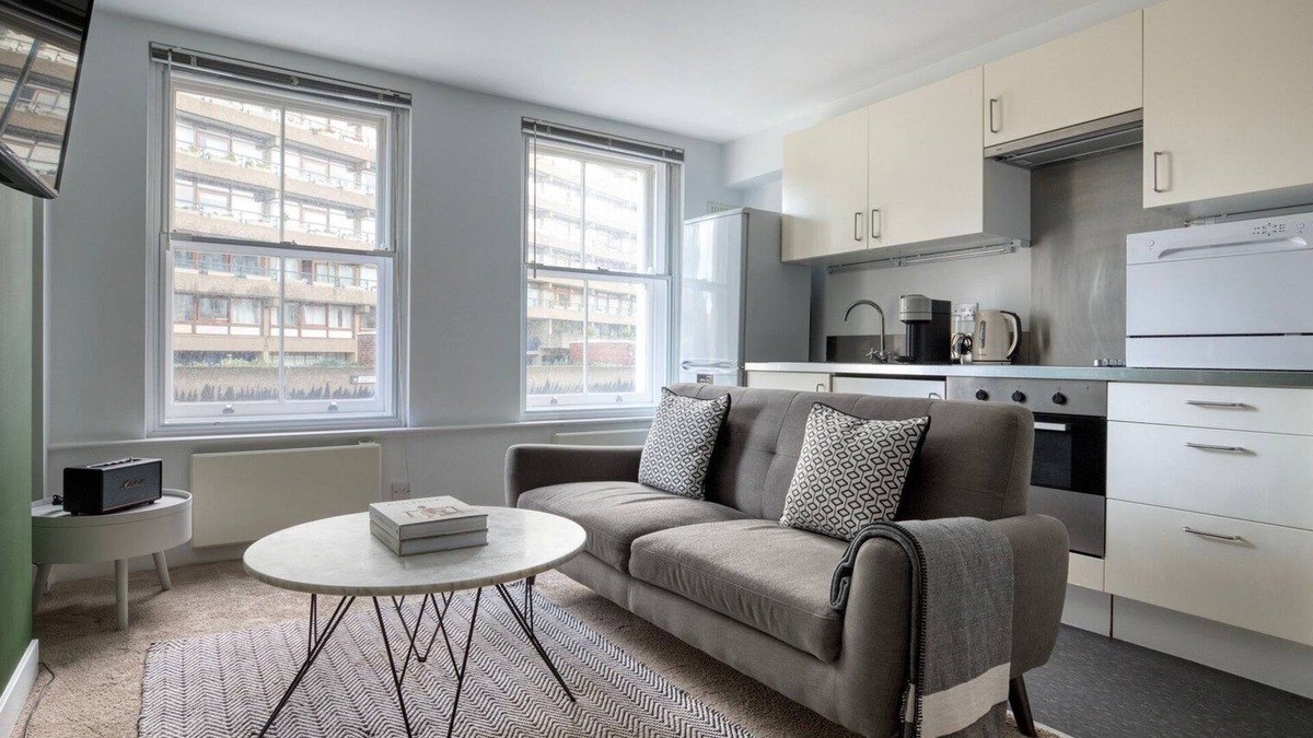 Barbican Apartment | Airy City of London 1BR, nr Tube Station & Clerkenwell, by Blueground