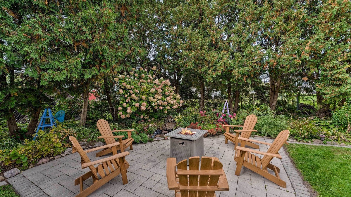 Lake Mills Cottage | Airy Cottage Close to Rock Lake w/Fire Pit!