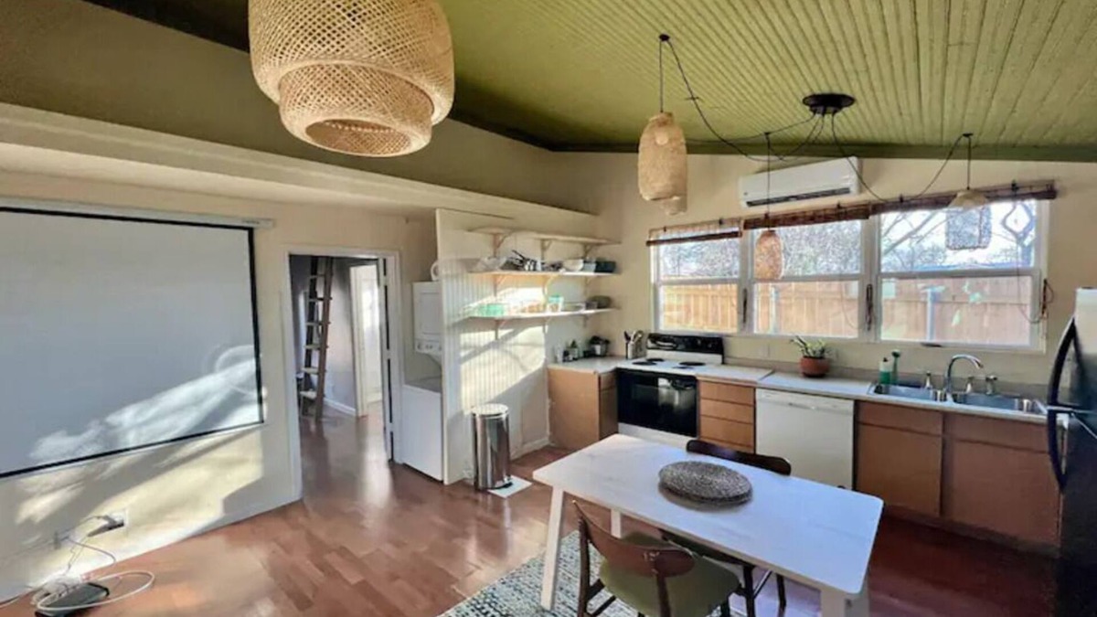 Highland House | Airy Guesthouse - Patio, W/D, Near Food/Shops, NEW
